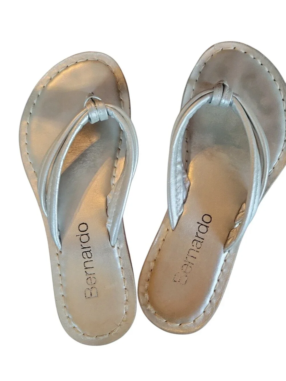 Bernardo Miami Women's Metallic Silver Knotted Thong  Summer Sandals Sz 7M